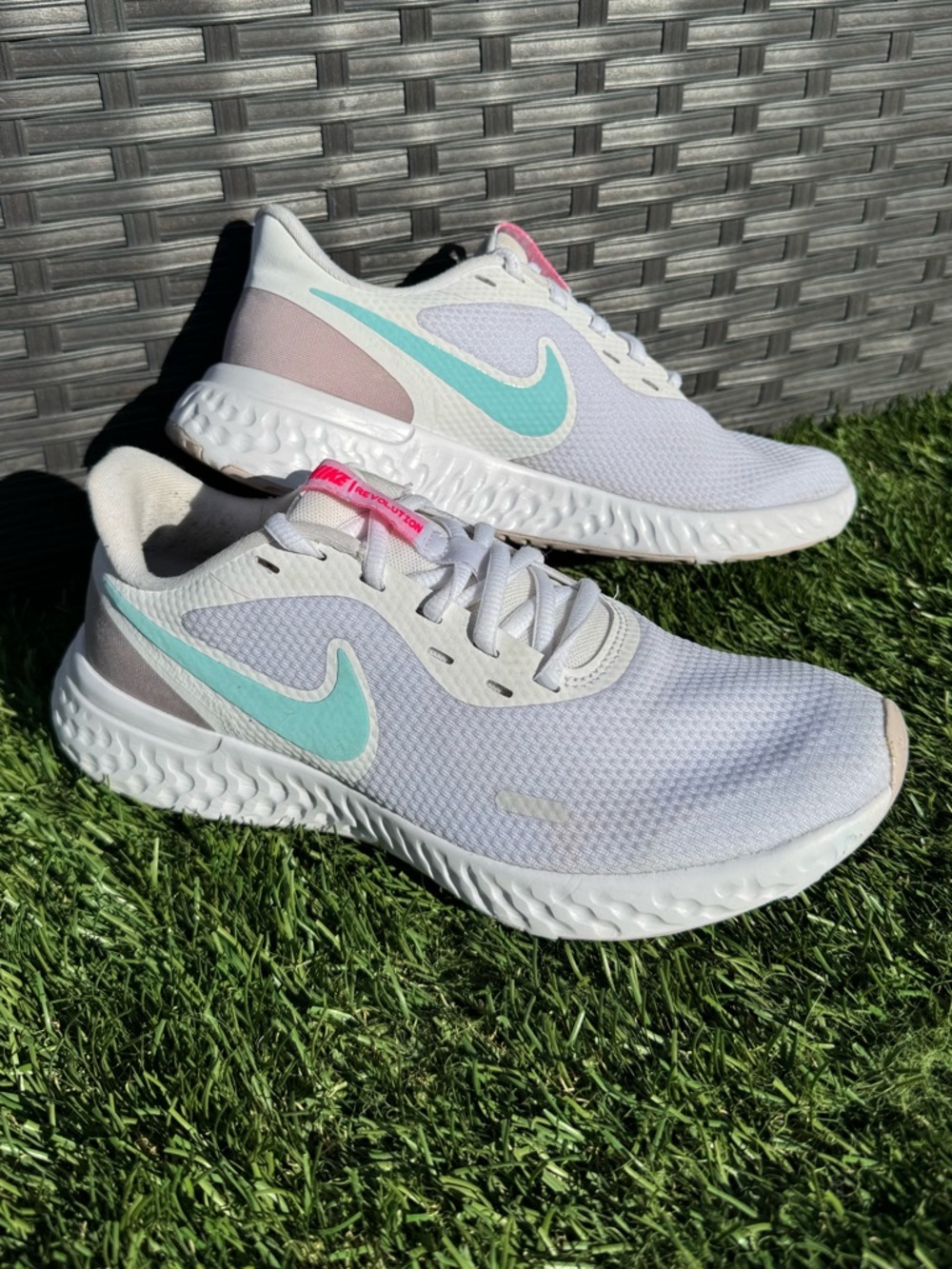 7 Nike Revolution 5.0 Women’s running white and teal.